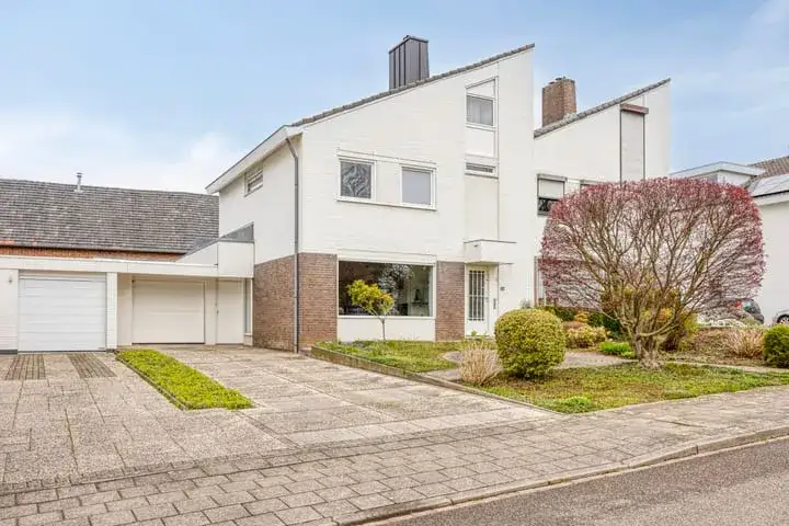 Terraced house for sale: Emilionlaan 52, Campagne Maastricht
