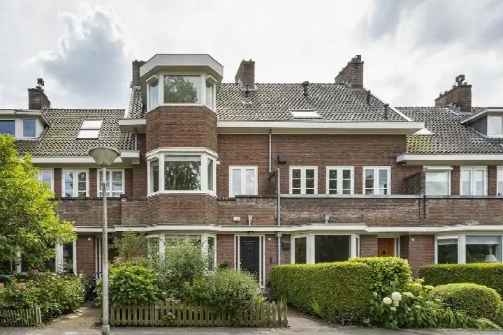 Tussenwoning te koop: Emmakade 12, Oranjebuurt Amstelveen