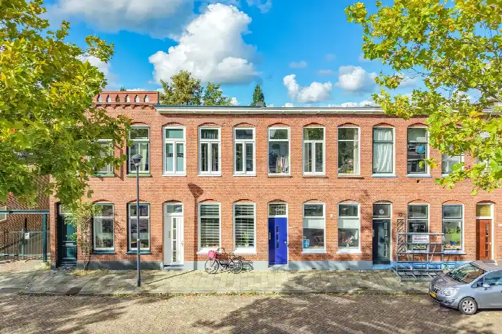 Tussenwoning te koop: EMMAKADE 163, Welgelegen Leeuwarden