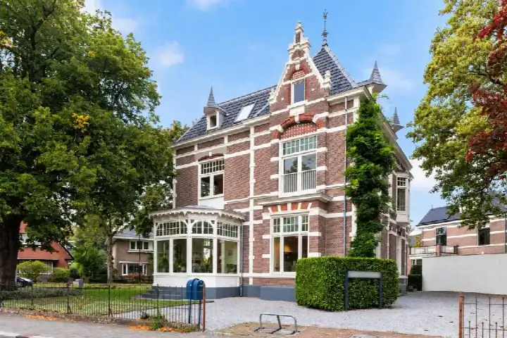 Detached house for sale: Emmalaan 1, Loolaan-Noord Apeldoorn