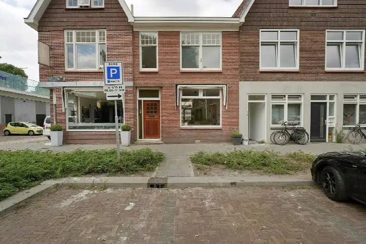 Tussenwoning te koop: Emmalaan 3, Emmalaan Alphen Aan Den Rijn