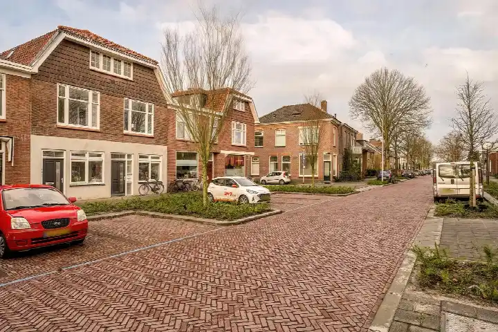 Appartement te koop: Emmalaan 5, Emmalaan Alphen Aan Den Rijn