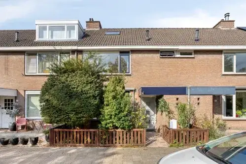 Tussenwoning te koop: Emmalaan 6, Woubrugge-West Woubrugge