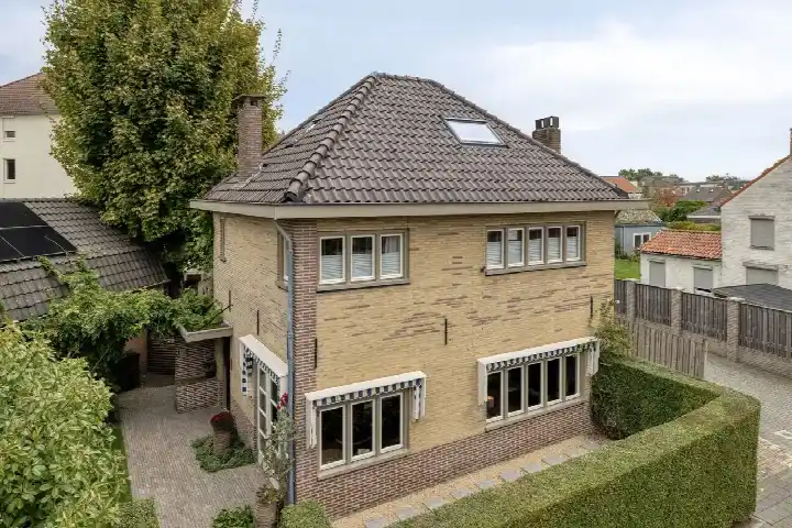 Detached house for sale: Emmastraat 1, Aalst Waalre