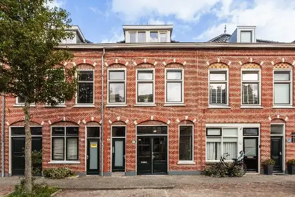 Apartment for sale: Emmastraat 107, Oostbuurt Vlaardingen