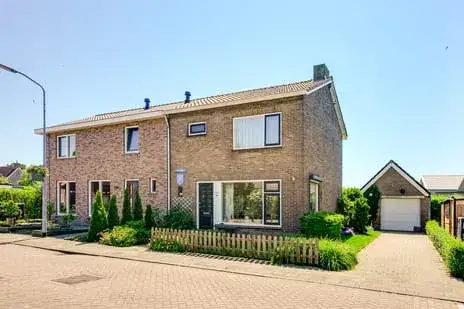 Twee-onder-één-kap te koop: Emmastraat 62, Den Bommel woonkern Den Bommel
