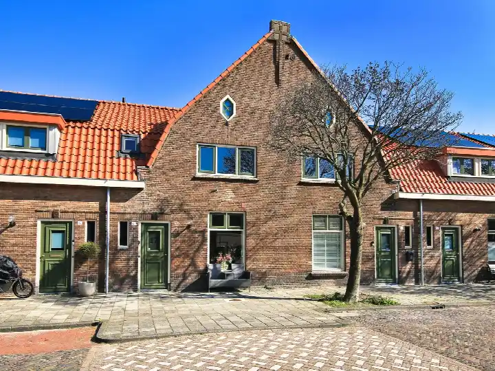 Tussenwoning te koop: Emostraat 17, Kruistochtbuurt Haarlem
