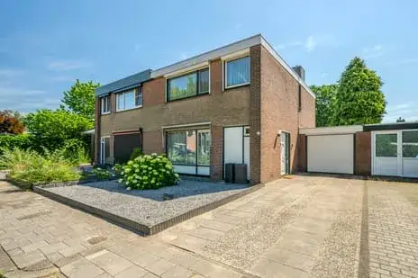 Tussenwoning te koop: Engelenstraat 23, Veltum 1 Venray