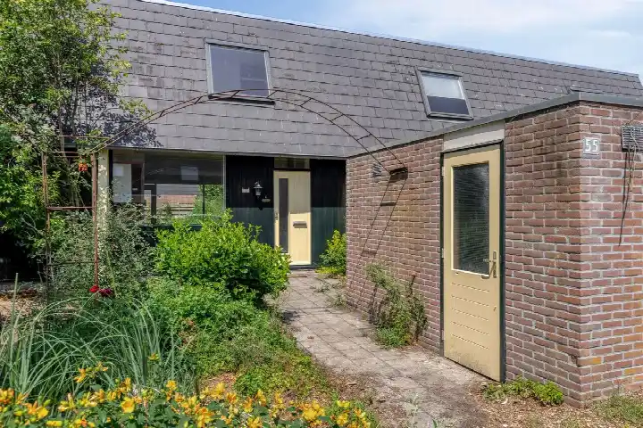 Terraced house for sale: Ereprijs 55, Huizermaat West Huizen