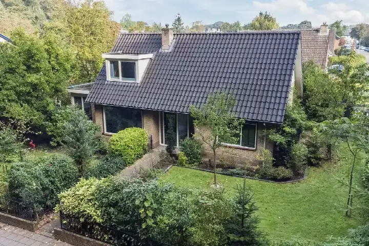 Vrijstaande woning te koop: Ericalaan 25, Verspreide huizen bosgebied Ermelo