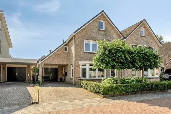 Twee-onder-één-kap te koop: Erve Broenink 43, De Graven Es Oldenzaal