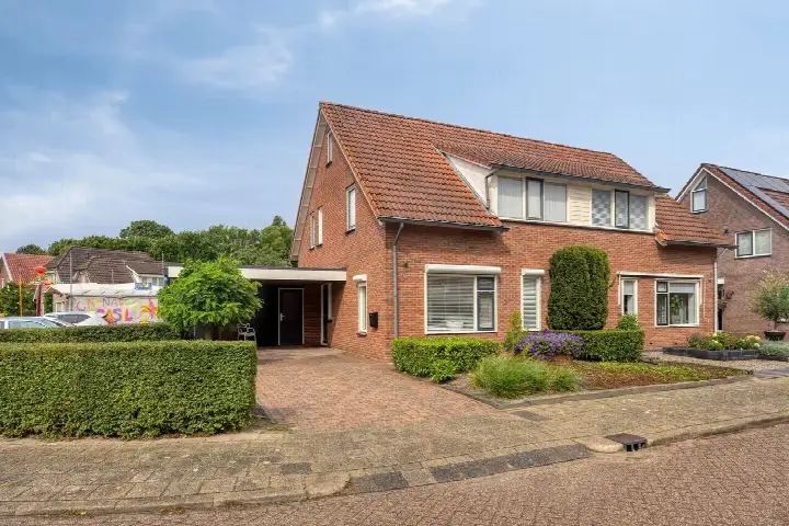 Twee-onder-één-kap te koop: Erve Hobbelinck 16, Enter-Oost Enter