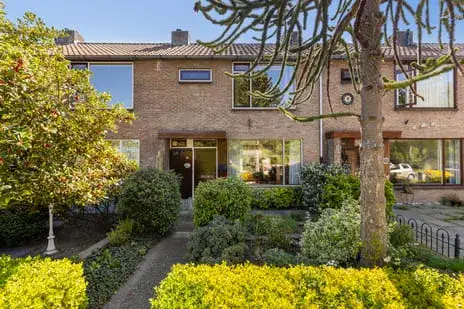 Tussenwoning te koop: Esdoornlaan 32, Rozenburg Rozenburg (Zh)