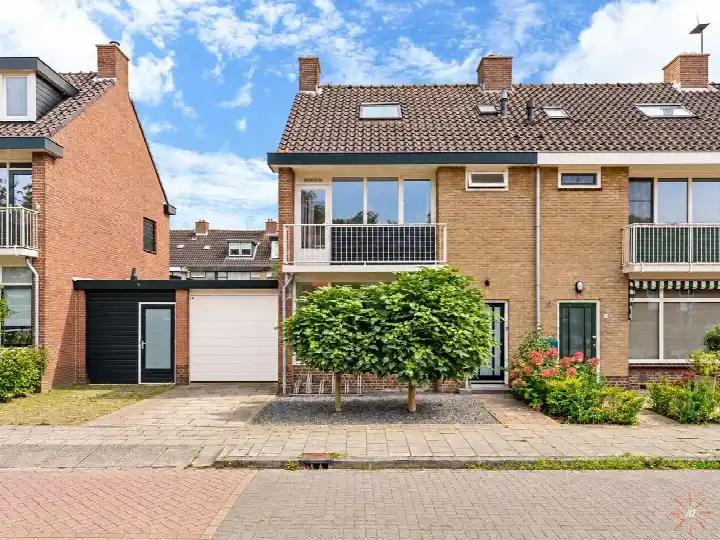 Tussenwoning te koop: Esdoornlaan 9, Bloemen- en Bomenkwartier Woerden