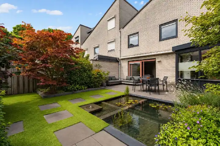Tussenwoning te koop: Esdoornplantsoen 30, Parkwijk Noordoost Almere