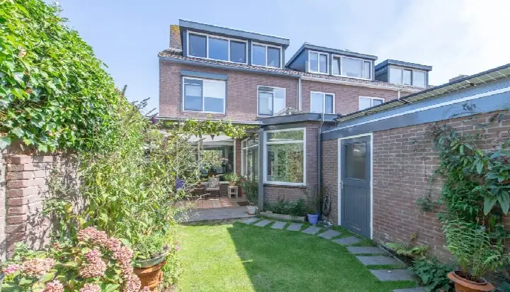 Corner house for sale: Esdoornplantsoen 83, Schoorl met Bregtdorp Schoorl