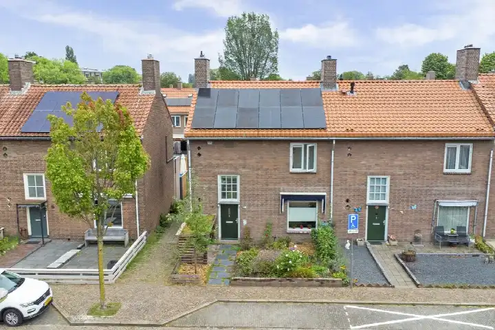 Corner house for sale: Esdoornstraat 13, Bomenbuurt Amersfoort