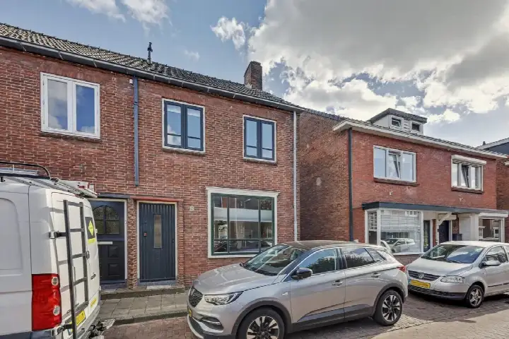 Twee-onder-één-kap te koop: Esdoornstraat 13, Stevenfenne Enschede