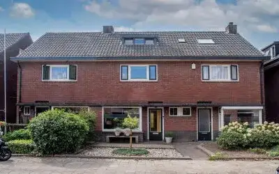 Tussenwoning te koop: Esdoornstraat 8, 't Wilbert Hengelo