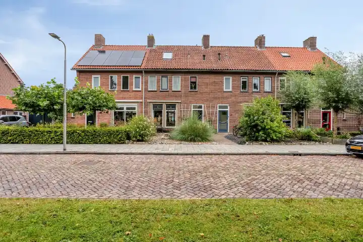 Tussenwoning te koop: Espelerlaan 52, Emmeloord-Centrum-Centrum West Emmeloord