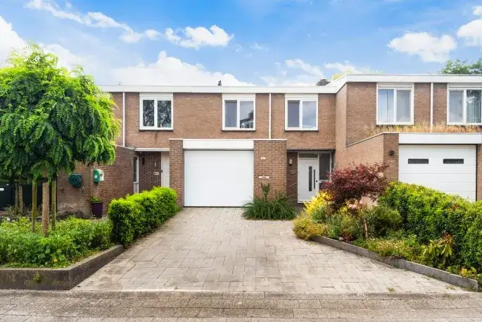 Tussenwoning te koop: Essenlaan 51, Bloemen- en Bomenkwartier Woerden