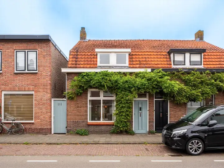 Twee-onder-één-kap te koop: Esserstraat 28, Princenhage Breda