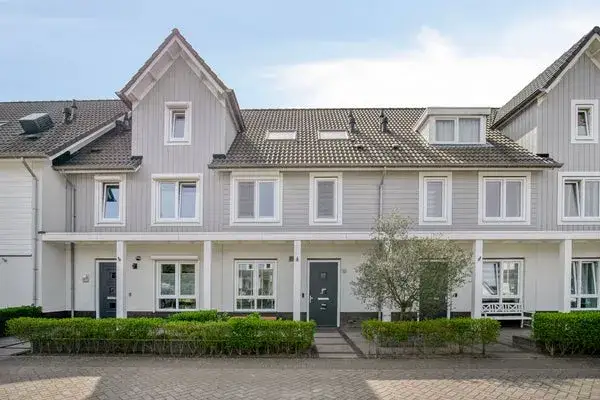 Terraced house for sale: Esterelstraat 10, Zuiderpark Tilburg