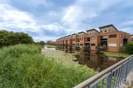 Tussenwoning te koop: Etudestraat 93, Wagenzicht Hellevoetsluis
