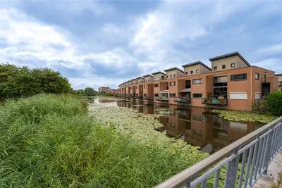 Tussenwoning te koop: Etudestraat 93, Wagenzicht Hellevoetsluis