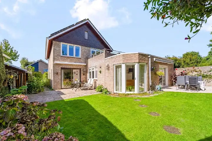 Vrijstaande woning te koop: Europa-ring 218, De Stouwe Wierden