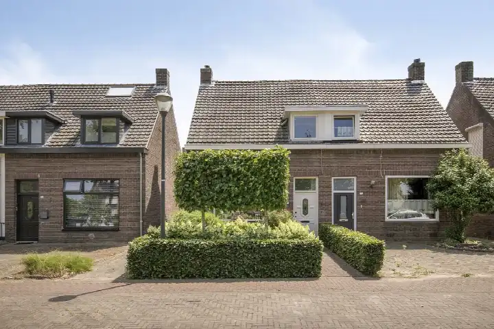 Twee-onder-één-kap te koop: Europalaan 112, Nuenen-Zuid Nuenen