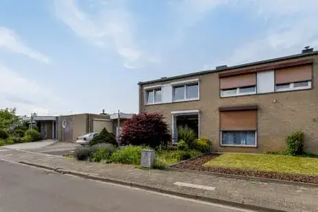 Twee-onder-één-kap te koop: Europastraat 17, Schinnen Schinnen