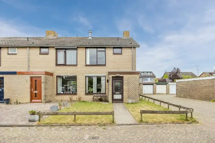 Hoekwoning te koop: Europastraat 76, Dinteloord Dinteloord