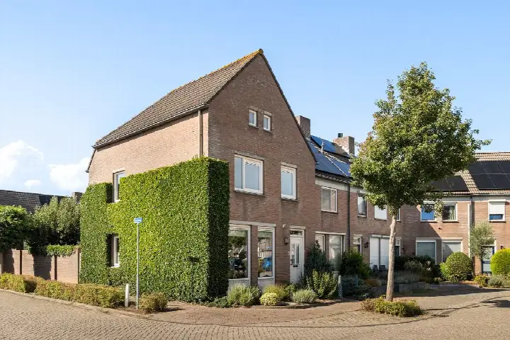 Hoekwoning te koop: Everdonk 5, Hooipolder en De Hoeven Raamsdonksveer