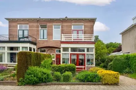 Twee-onder-één-kap te koop: Evertsenlaan 6, Velp-Noord boven spoorlijn Velp (Ge)