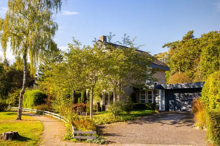 Vrijstaande woning te koop: Eykmanlaan 1, Dieren-West boven spoorlijn Dieren