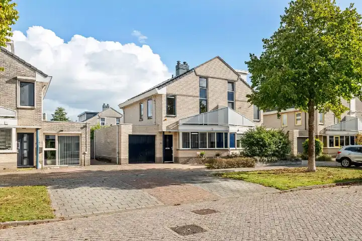 Twee-onder-één-kap te koop: F.J. Ebbensstraat 74, Passewaaij-Noord-West Tiel