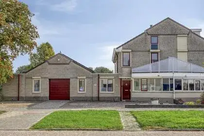 Twee-onder-één-kap te koop: F.J. Ebbensstraat 86, Passewaaij-Noord-West Tiel