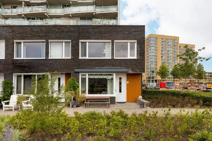 Corner house for sale: Faradaypad 26, Groenoord Leiden
