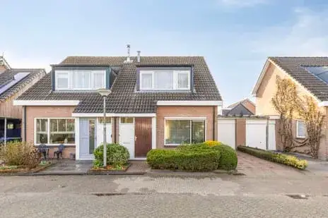 Tussenwoning te koop: Farniastate 15, Camminghaburen-Noord Leeuwarden