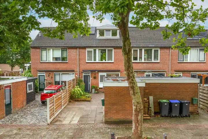Tussenwoning te koop: Fazantstraat 48, Sommelsdijk vogelbuurt oost Sommelsdijk