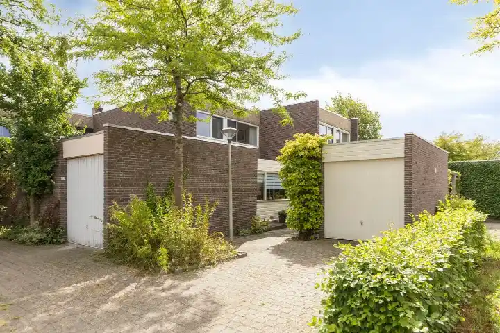 Tussenwoning te koop: Fioringras 29, Aldlân-West Leeuwarden