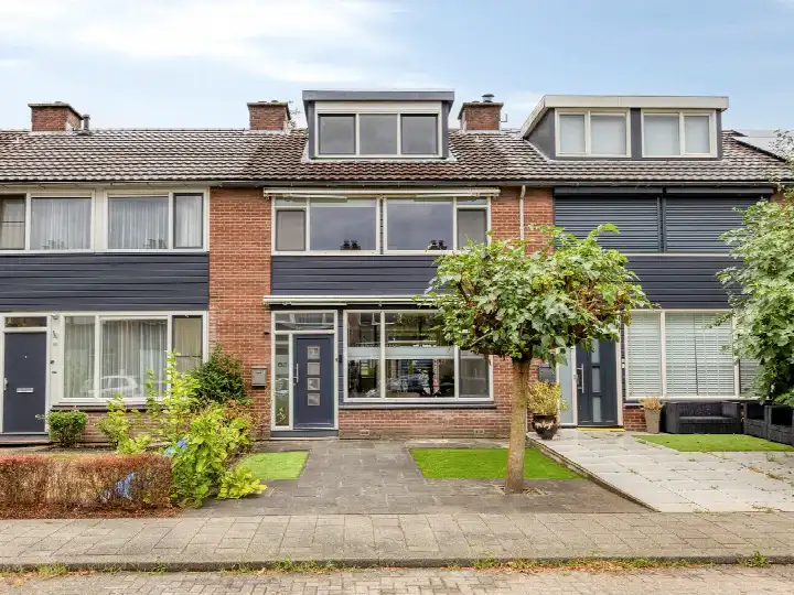 Terraced house for sale: Fioringras 82, Ommoord Rotterdam