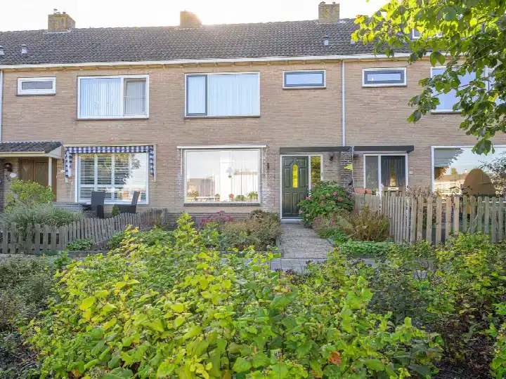 Terraced house for sale: Flevosingel 58, Medemblik Randwijk en Gildenwijk Medemblik
