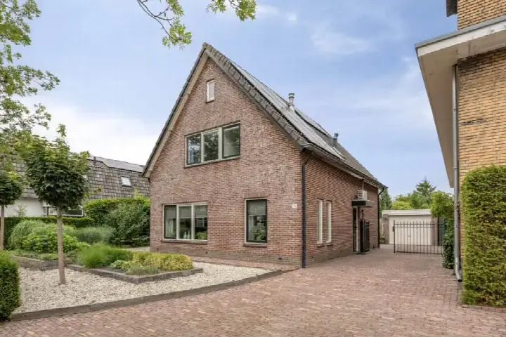 Detached house for sale: Floralaan 15, Welgelegen Apeldoorn