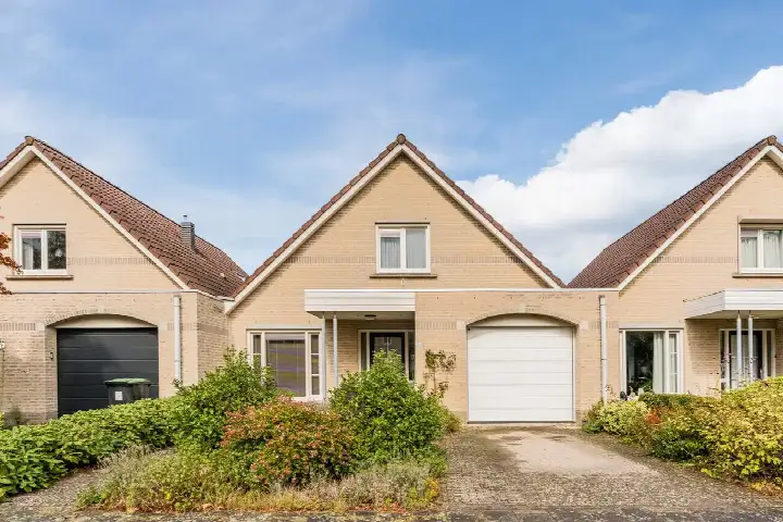Tussenwoning te koop: Florapark 33, Eikenburg Eindhoven
