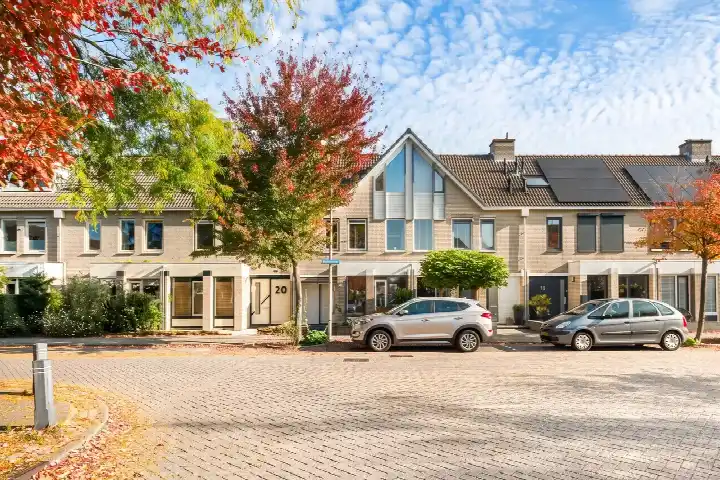 Tussenwoning te koop: Floraronde 18, Florarondebuurt Velserbroek