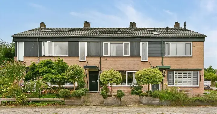 Tussenwoning te koop: Floraweg 11, Vreeland Dorp Vreeland