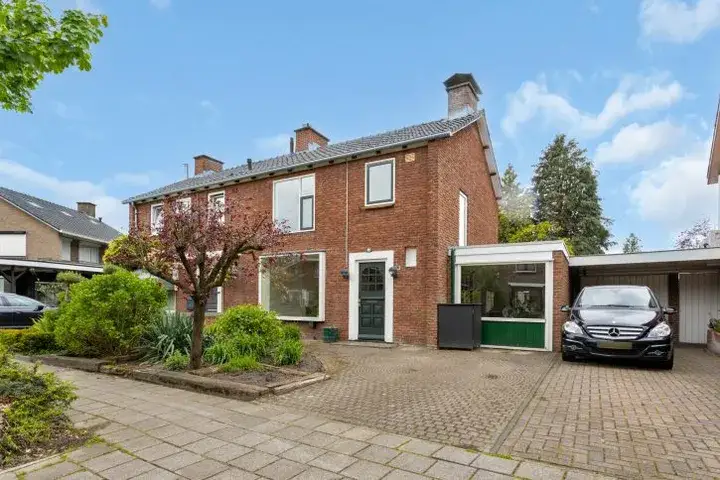 Semi-detached for sale: Floresstraat 102, Hogeland-Noord Enschede