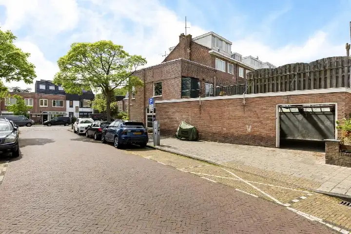Tussenwoning te koop: Floresstraat 15, Molukkenbuurt Haarlem